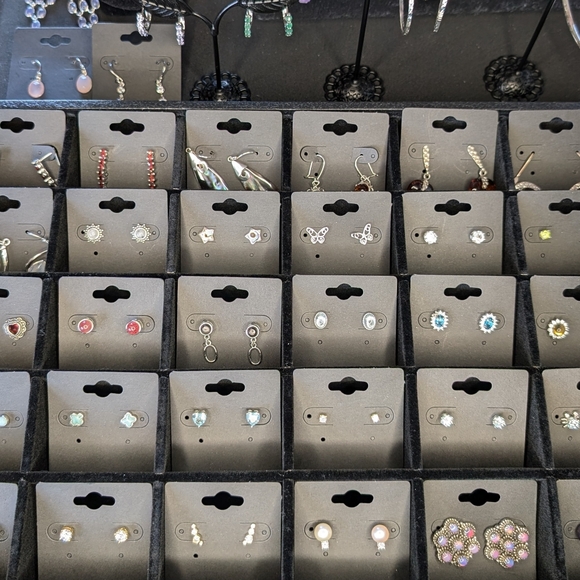 Earrings LIVE LISTING - Picture 7 of 10